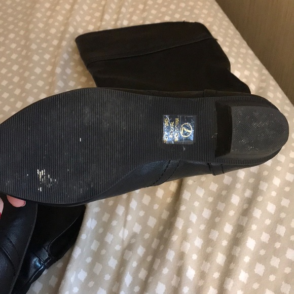 Black boots - Picture 6 of 6